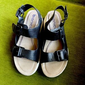 Bionica Olin Strappy low wedge sandal in black size 10